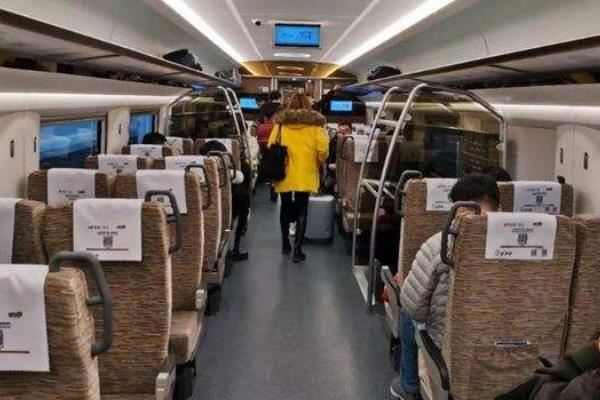 第一次坐高铁怎么找座位