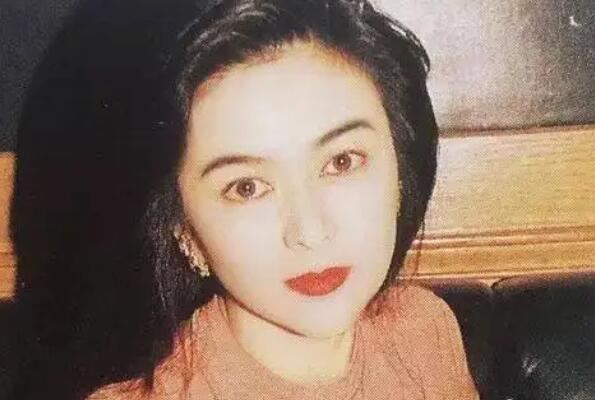 刘銮雄怎么玩关之琳的