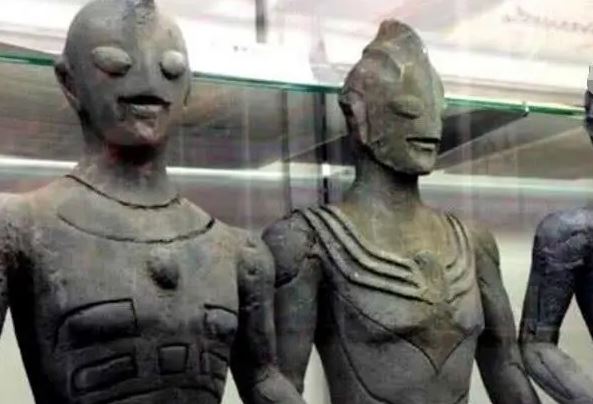 卫星拍到奥特曼石像