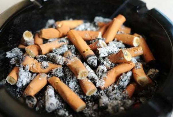 烟灰缸里为什么不能倒水什么意思