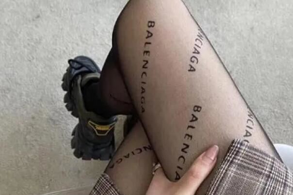 手撕巴黎世家是什么意思梗